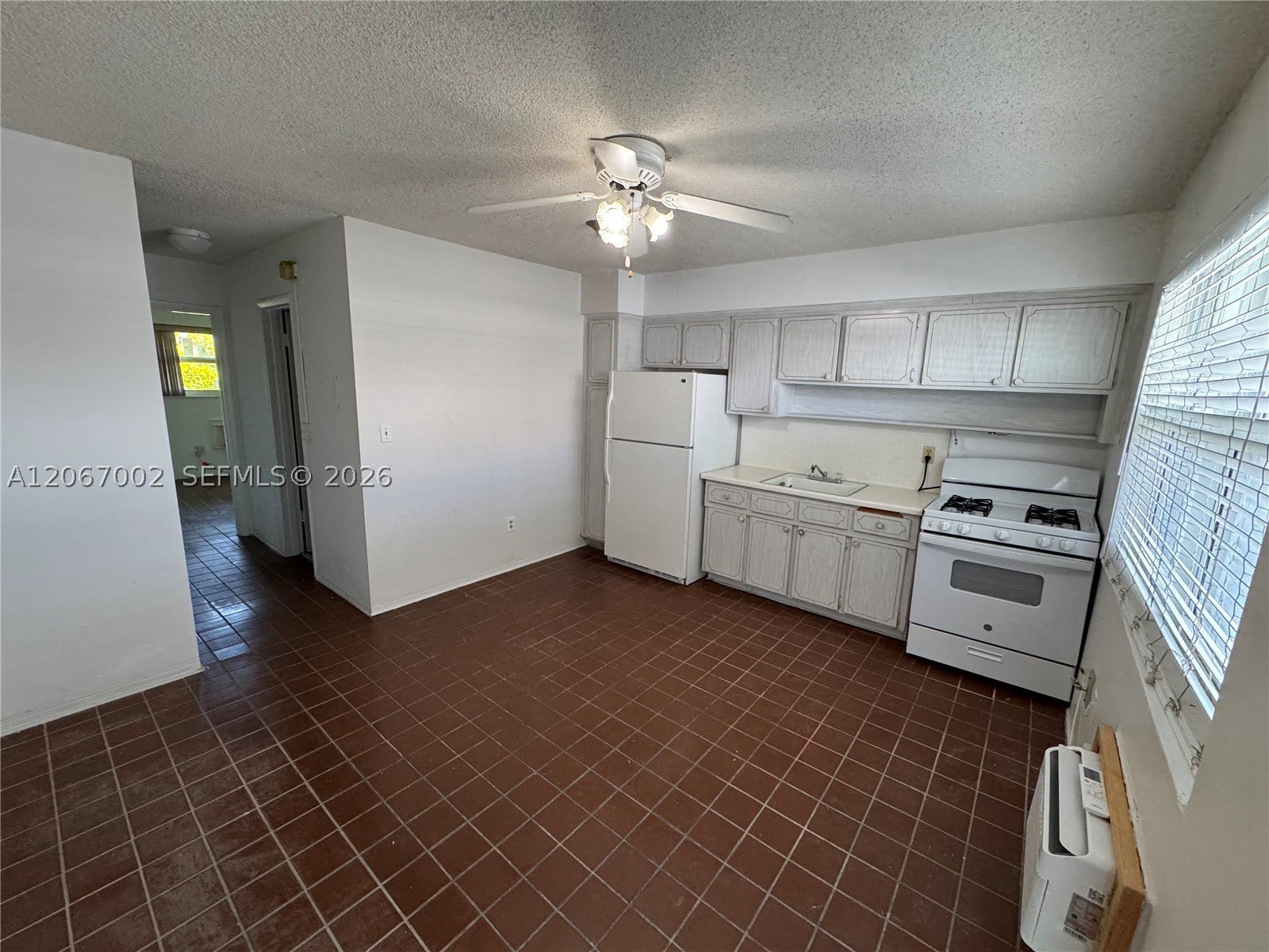 524 Washington Ave – photo 2