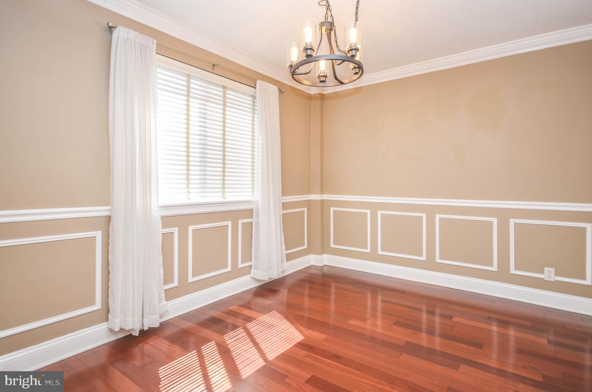 1401 N RHODES Street – photo 4