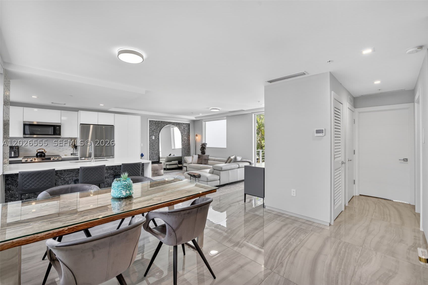 700 NE 14th Ave – photo 5