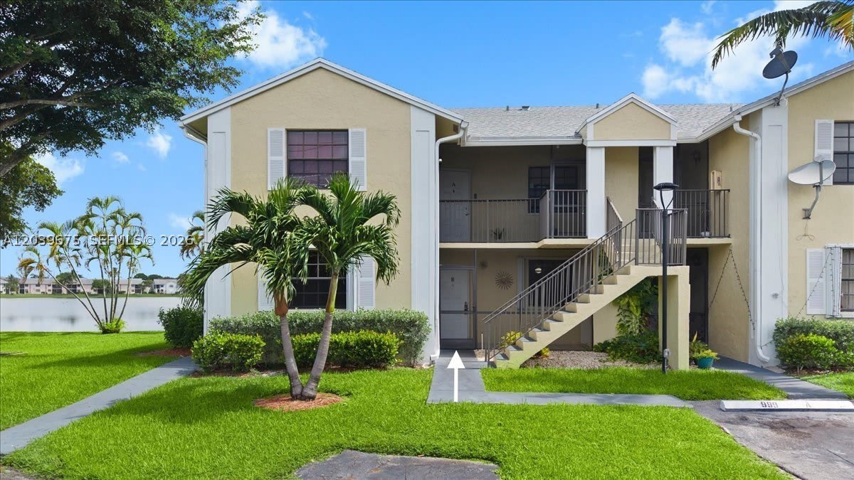 999 Hamilton Dr – photo 2