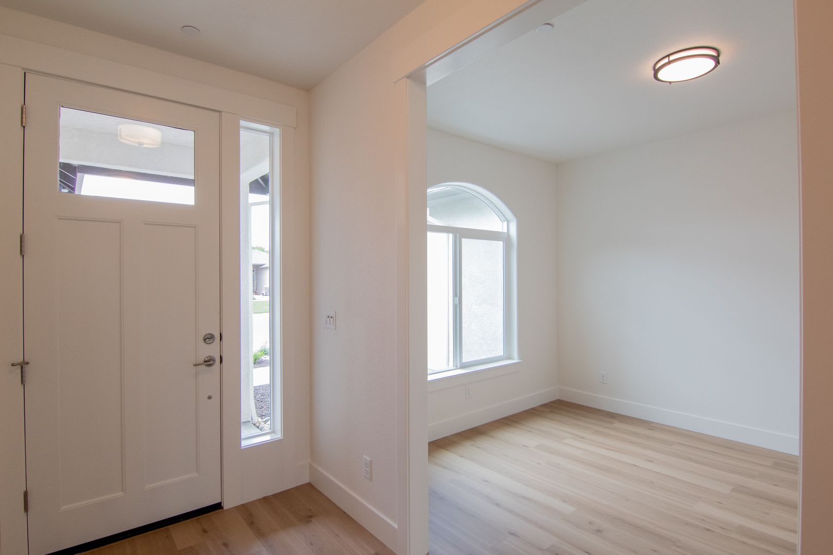 500 Move In Special Off First Months Rent – photo 3