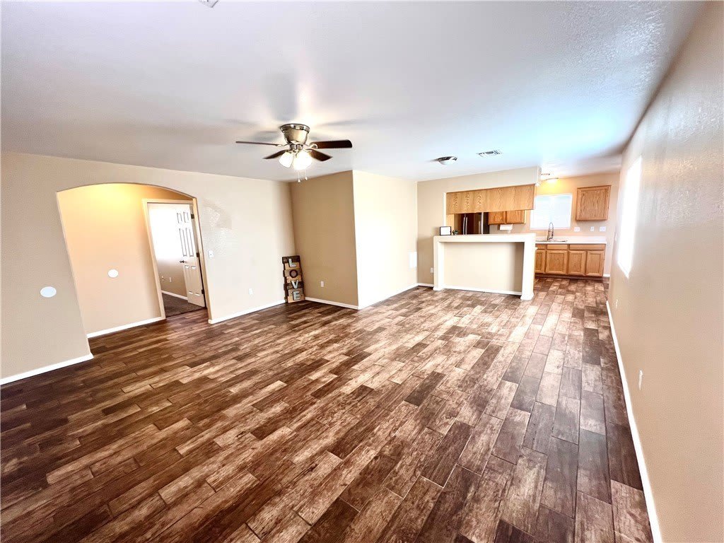 848 Roadrunner Drive – photo 2