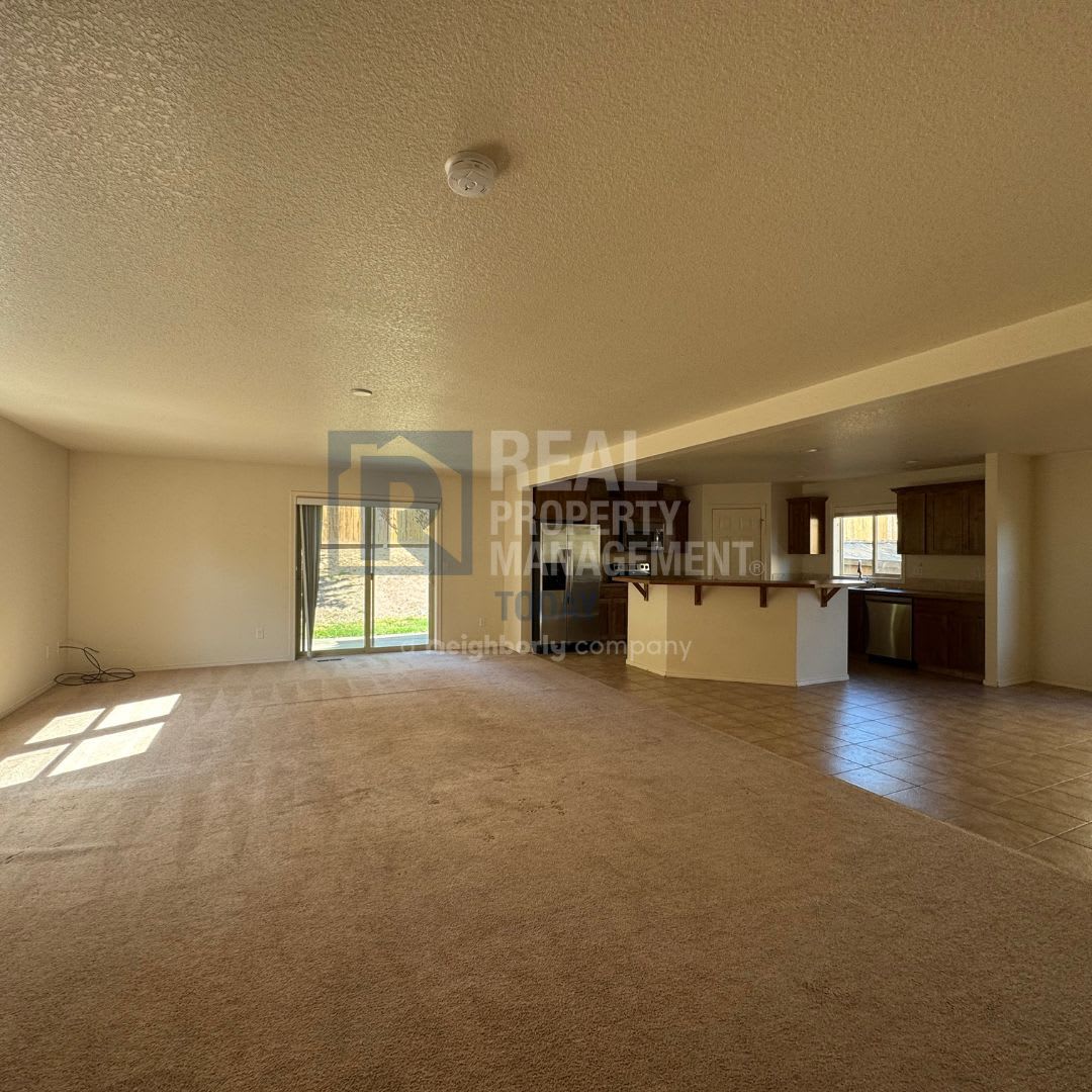 Spacious 4 Bedroom Lacey Home With Loft A C Fenced Yard 2 Car Garage – photo 5