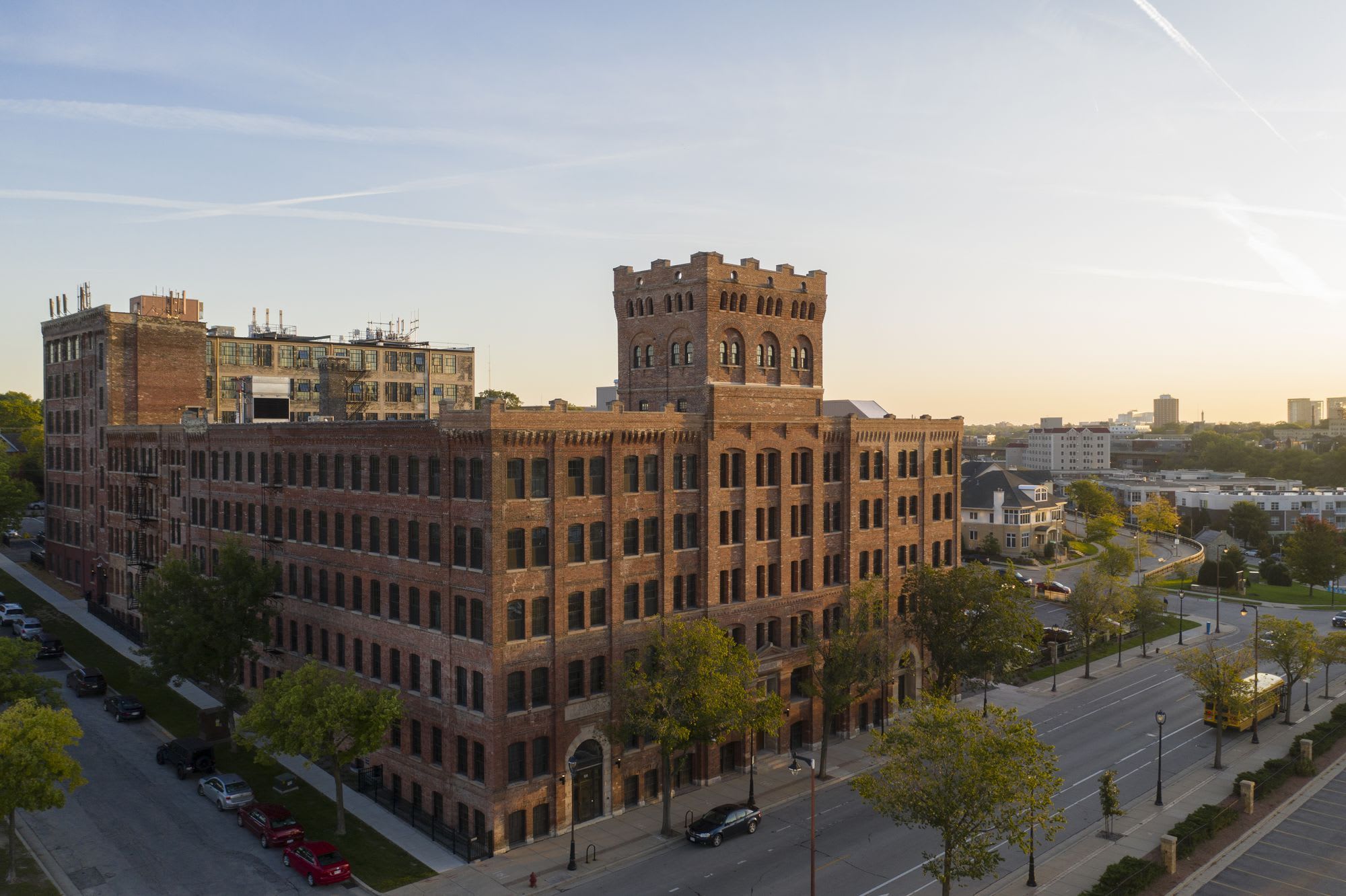 The Milwaukee Fortress – photo 1