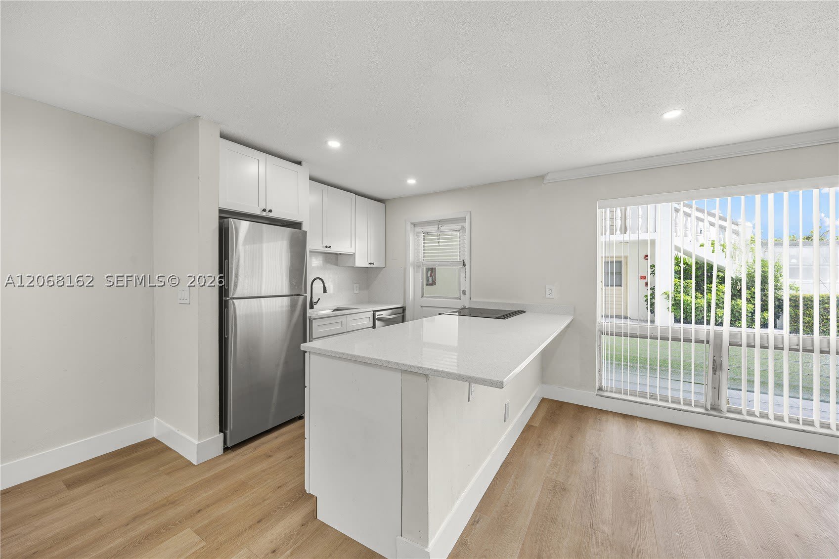 5450 Hollywood Blvd – photo 4