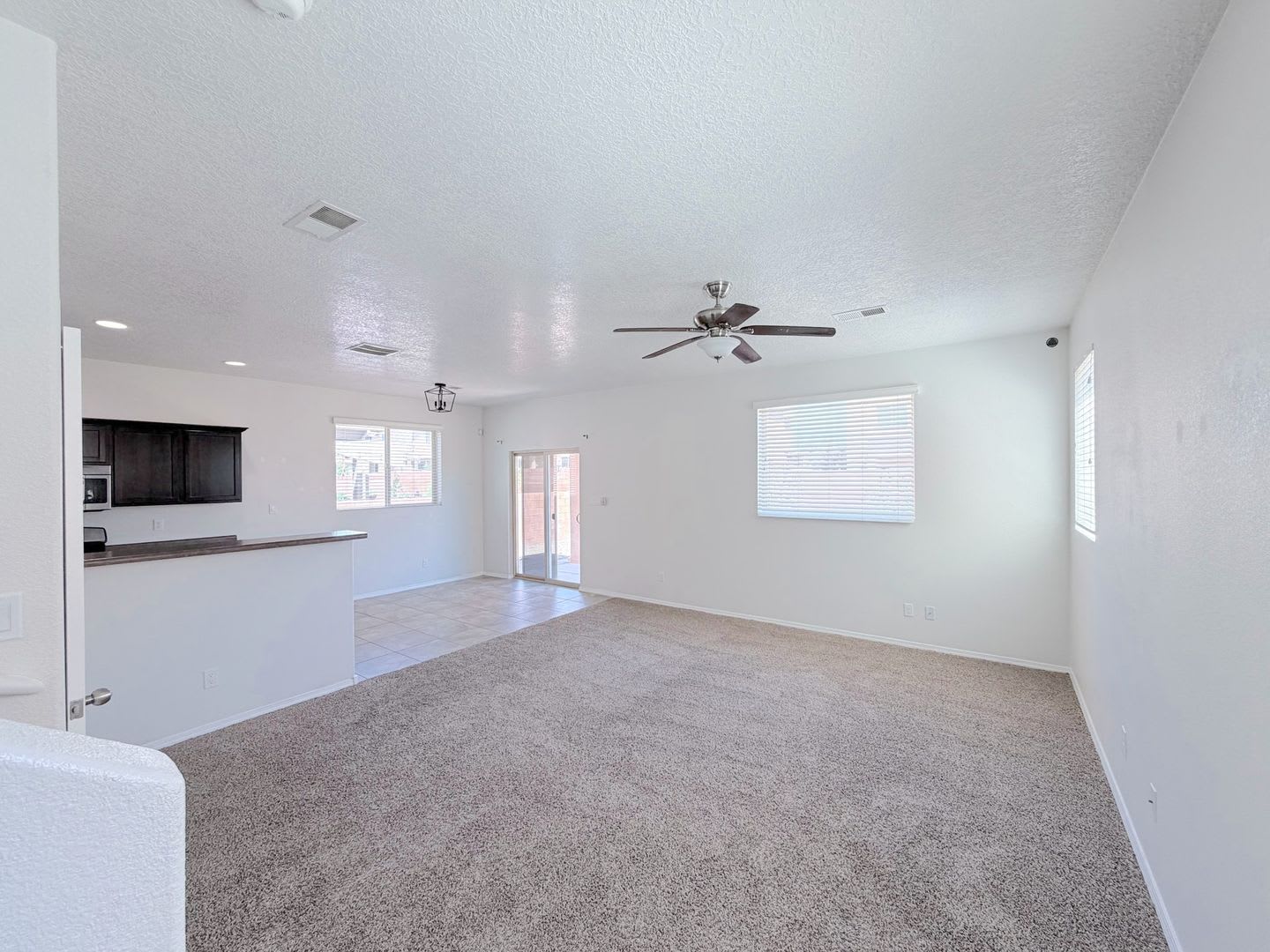 Beautiful 3 Bedroom Home In Montecito Estates Area On Albuquerque S Westside Refrigerated Air Open Layout – photo 2