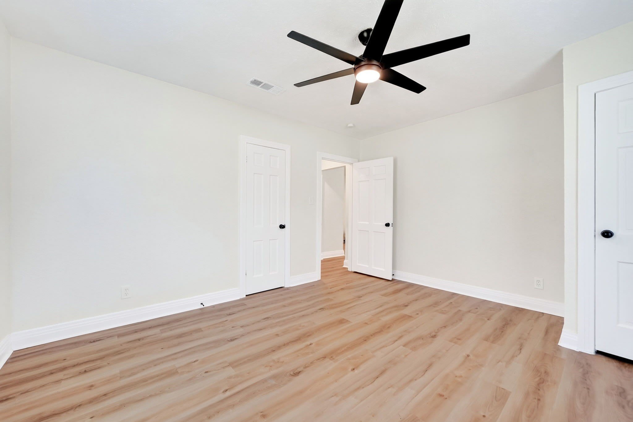 4603 Lee Street – photo 3