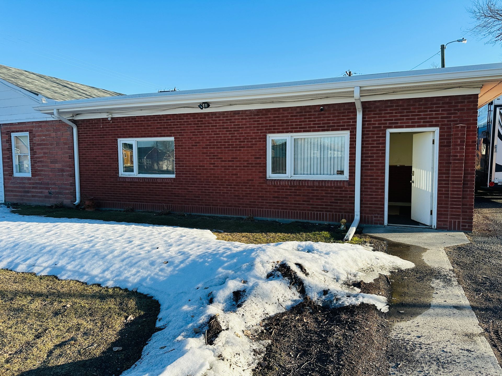 2 Bedroom With Laundry And Off Street Parking – photo 1