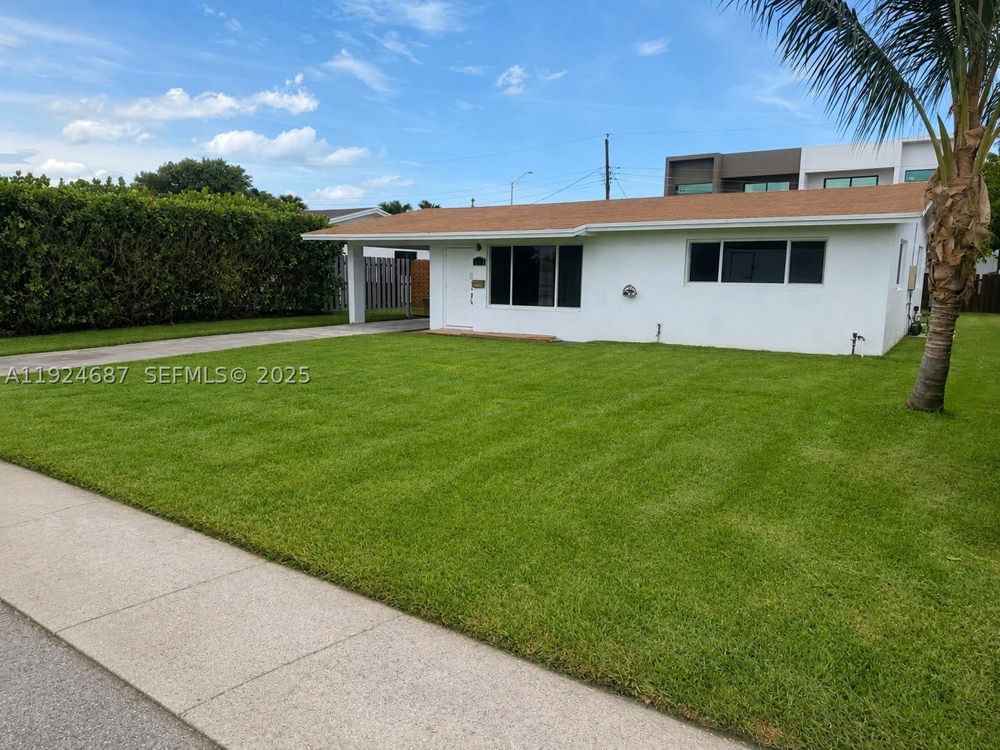 1520 NE 14th Ter – photo 2
