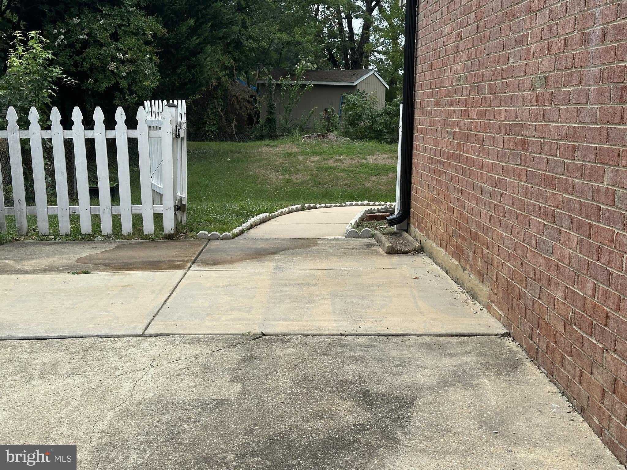 8705 LOUGHRAN Road – photo 3