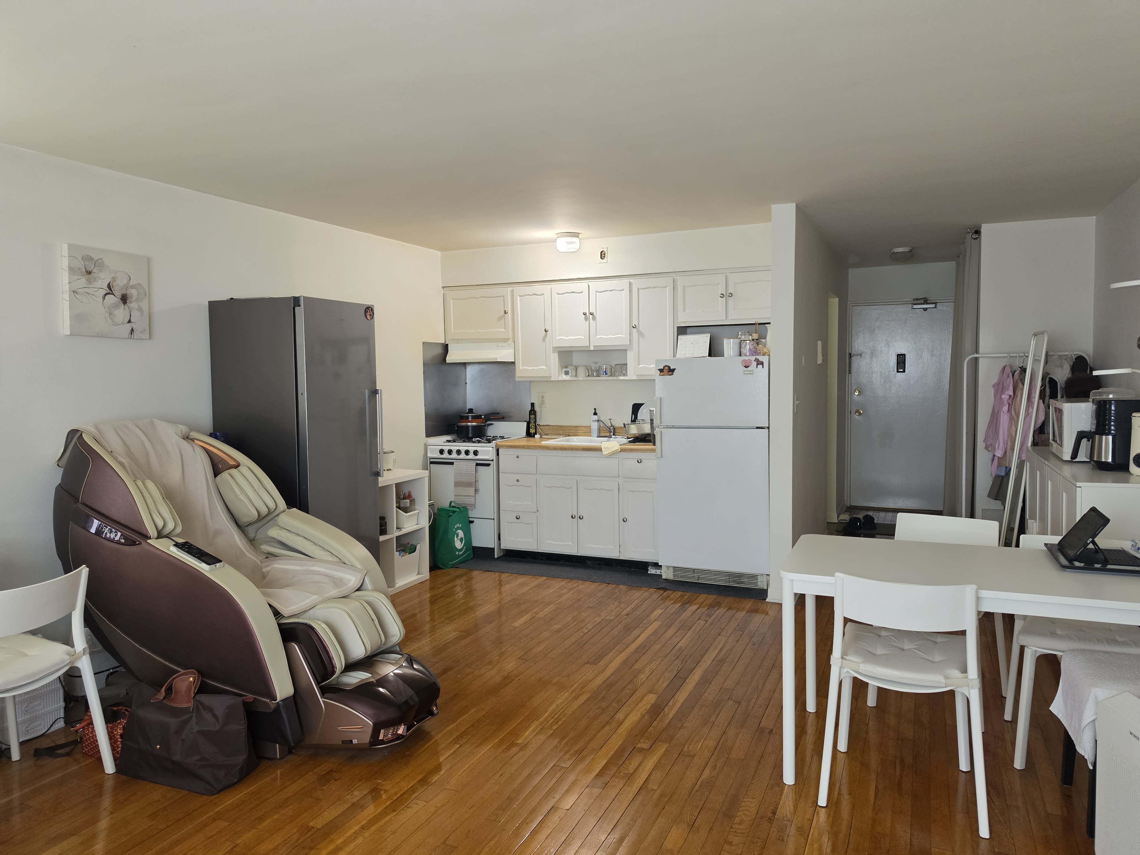 Empress Apts – photo 1