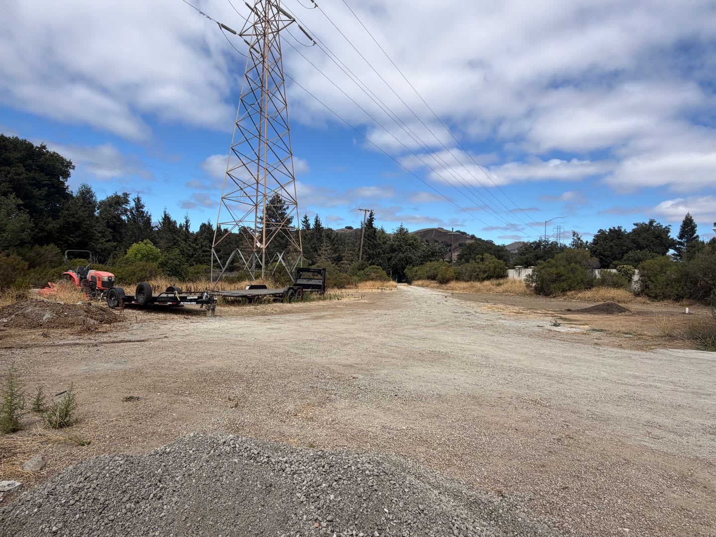Unique Property With 8 10 Acres Of Parking Behind The Palatial 3Br 3Ba Home Nestled In The Foothills Of Morgan Hill – photo 2