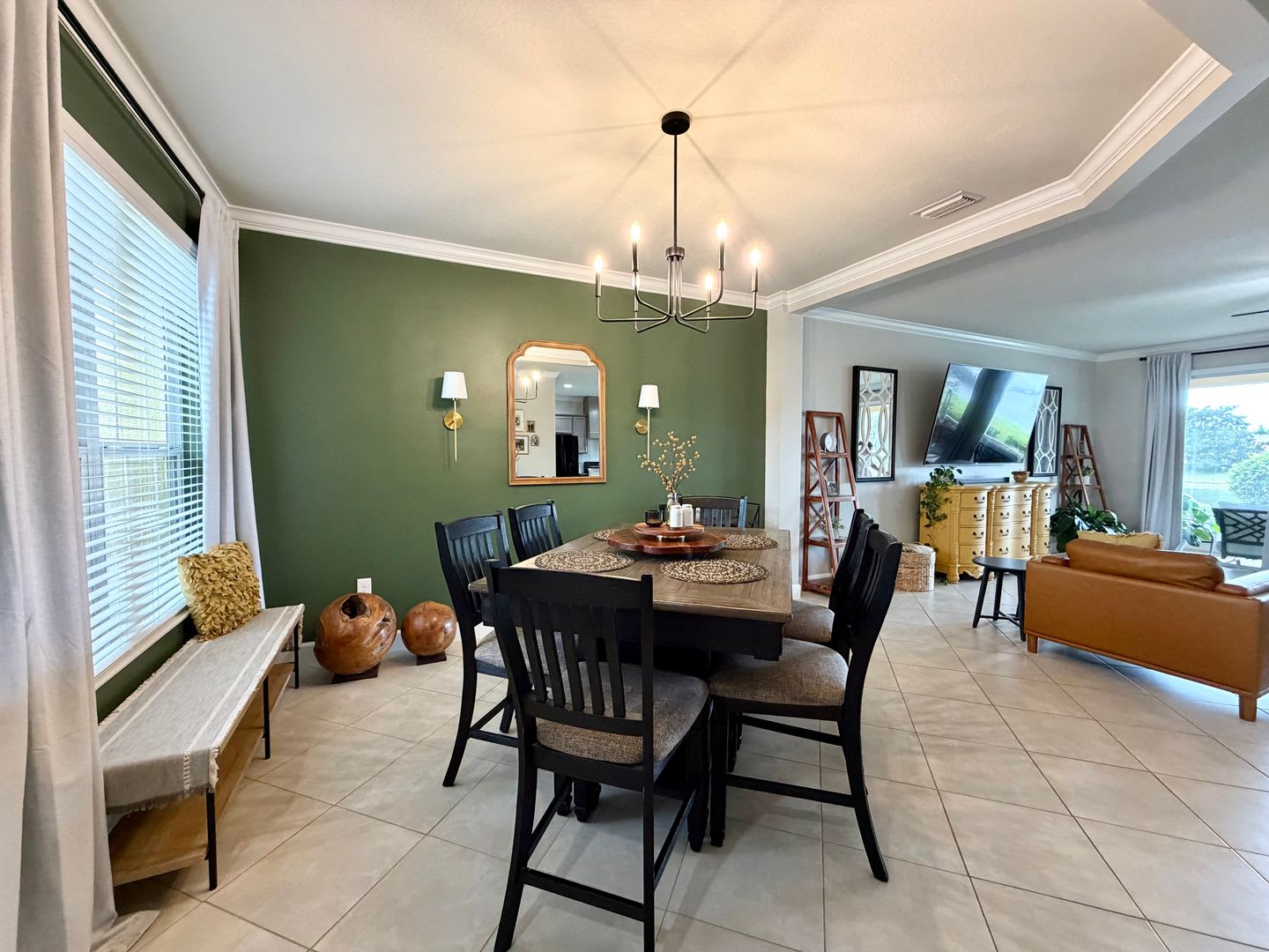 Spacious Townhome in Central Location! – photo 3