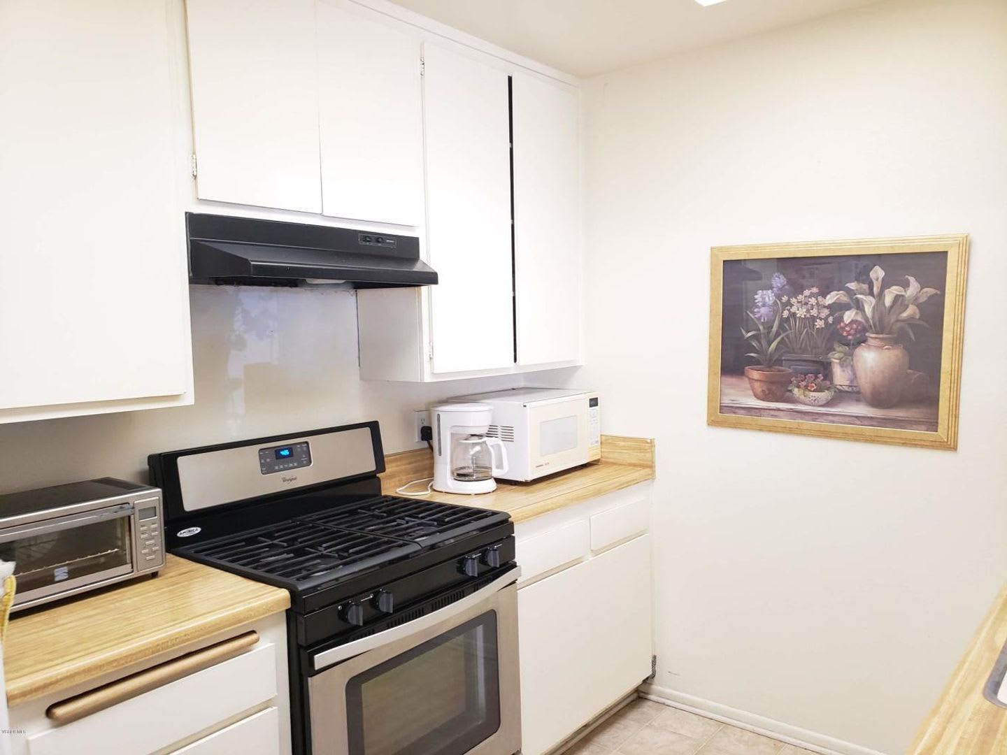 Gorgeous Single Story 3 bedroom Condominium – photo 2