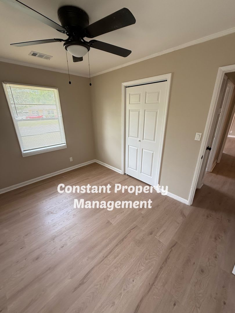 Fully Renovated 4 Bedroom Home with Fenced Yard – Available Now! – photo 2