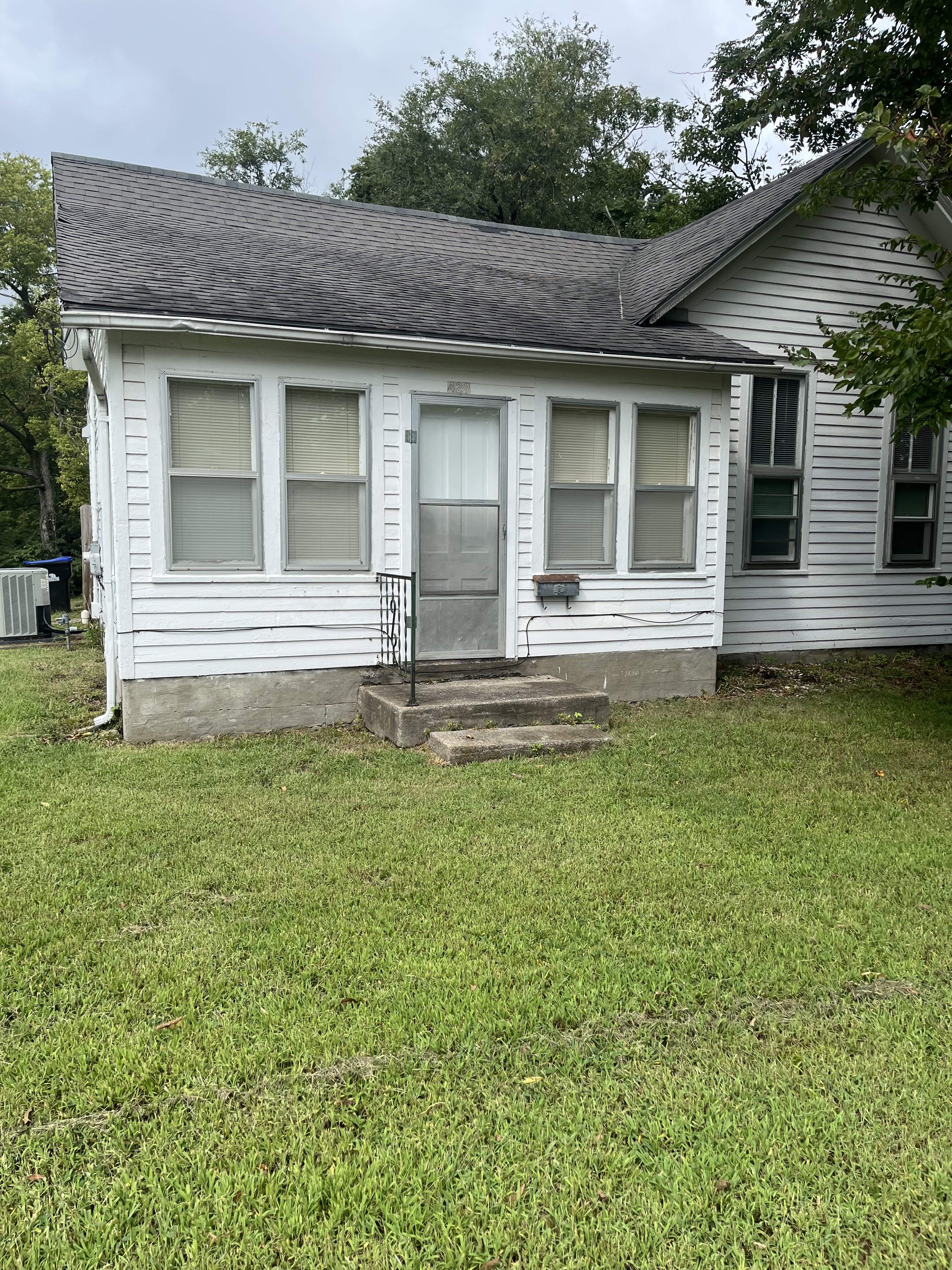 429 W South St – photo 1