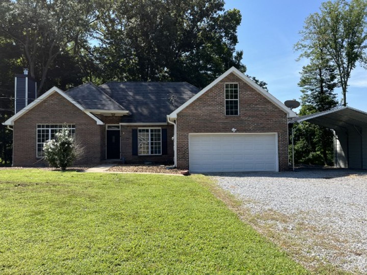 Nice home in the country, easy access to gate 10 and Land Between the Lakes! – photo 2