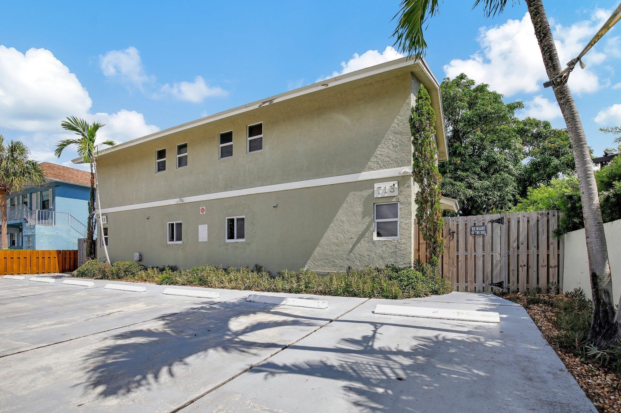 711 NE 14 Street – photo 2