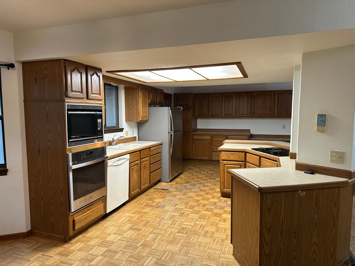 5 Bedroom 3 Bathroom West End Home on Large Lot – photo 3