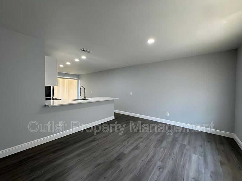 442 S Hill Avenue – photo 2