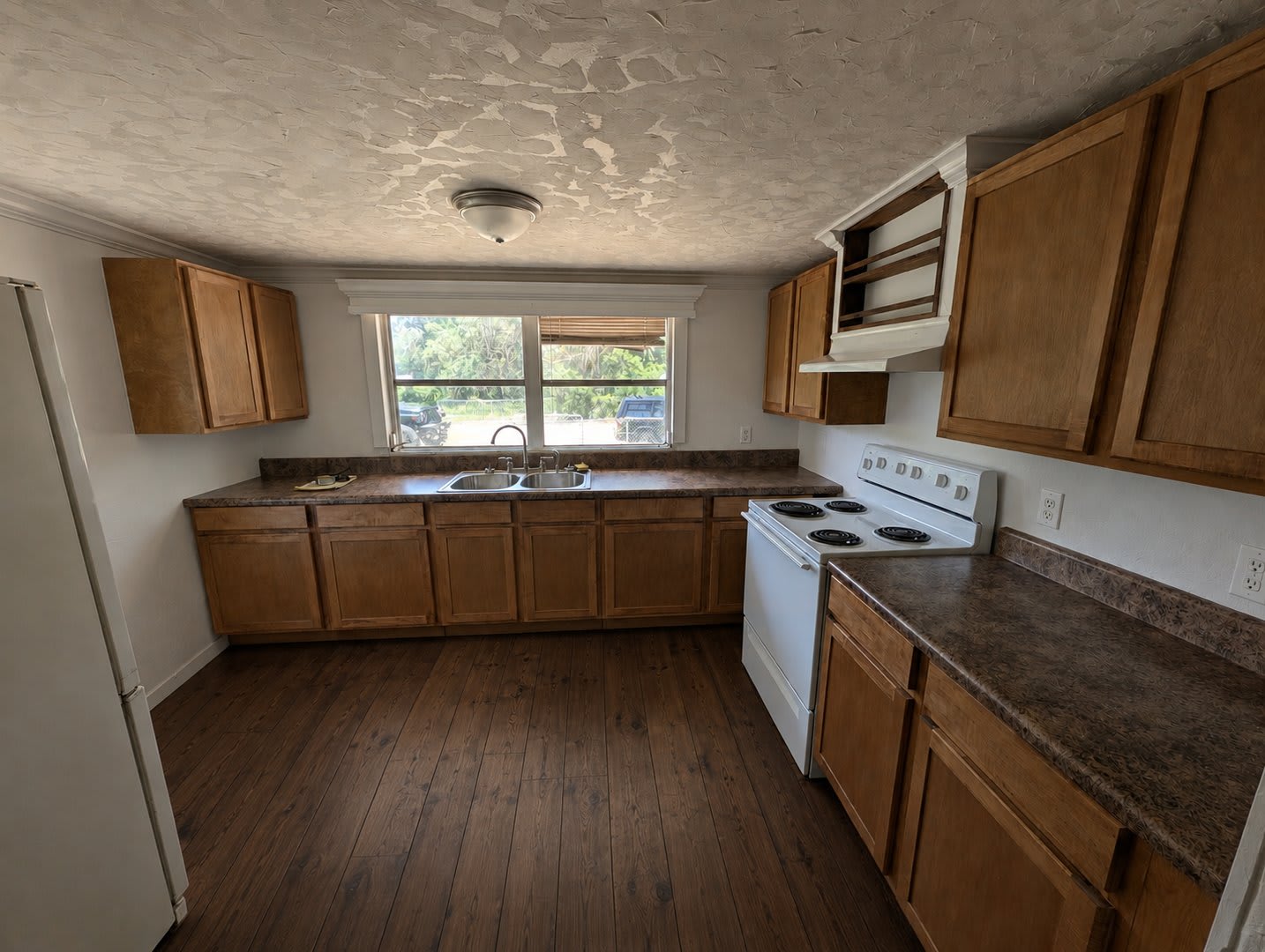 Recently Renovated 2 Bed 1 5 Bath Home With A Fully Fenced Yard – photo 4