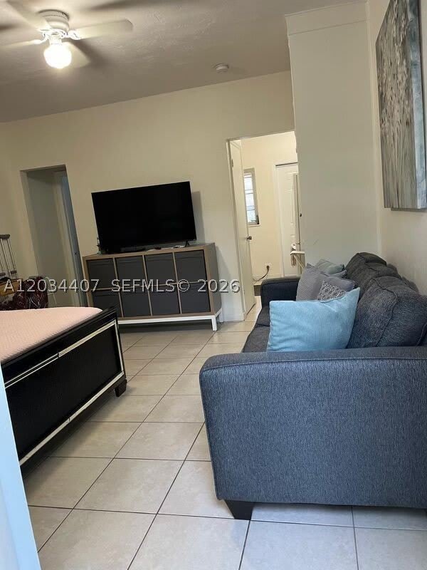 730 SW 10th St – photo 2