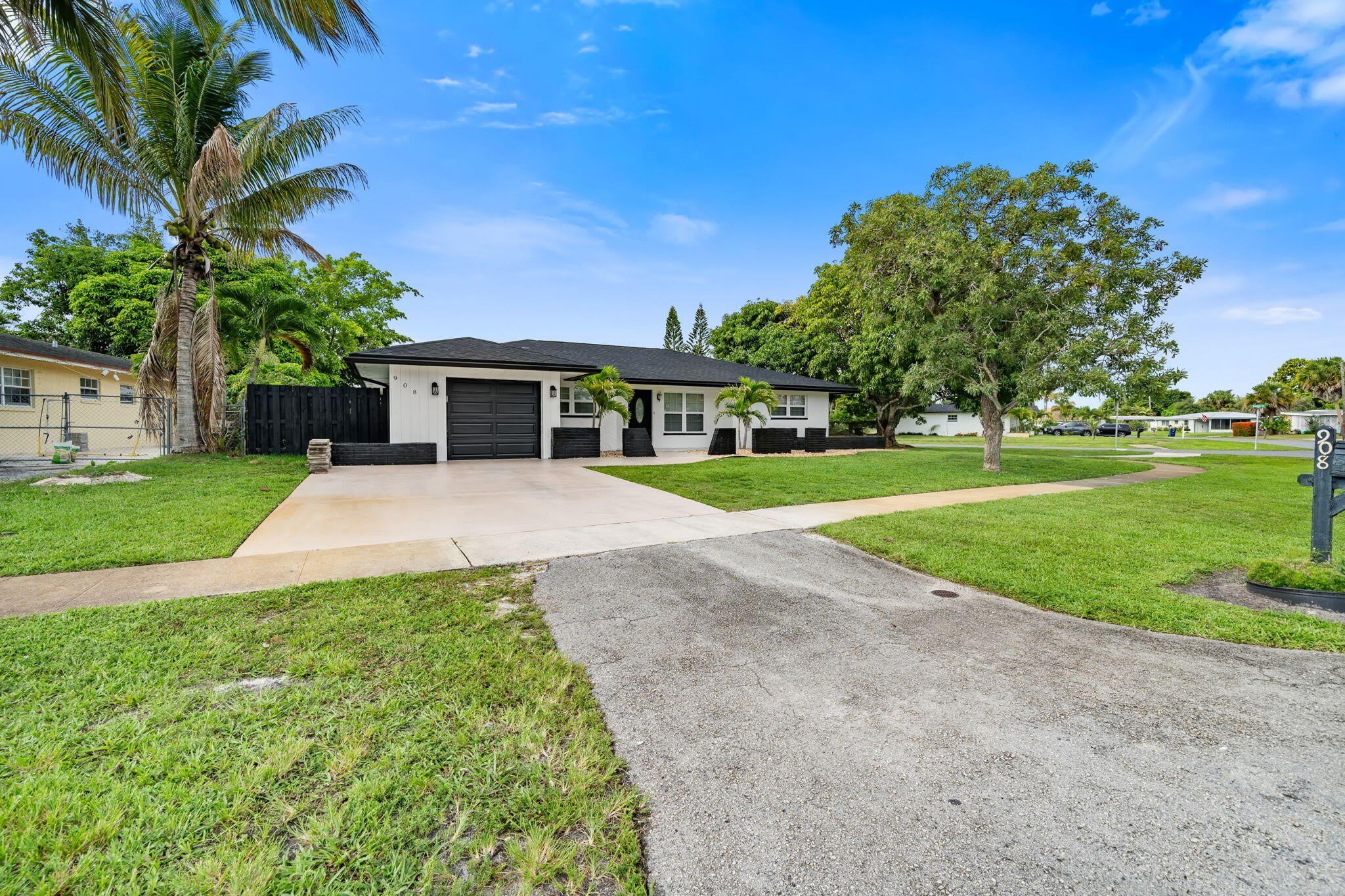 908 Hibiscus Drive – photo 3