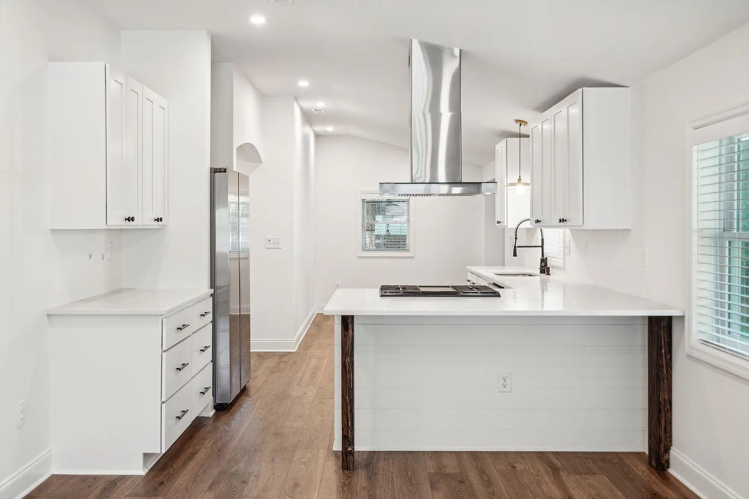 1533 Cantwell St – photo 2