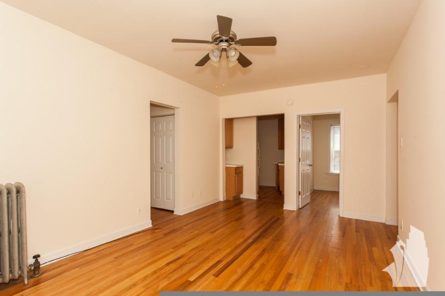 3916 North Pine Grove Ave. – photo 4