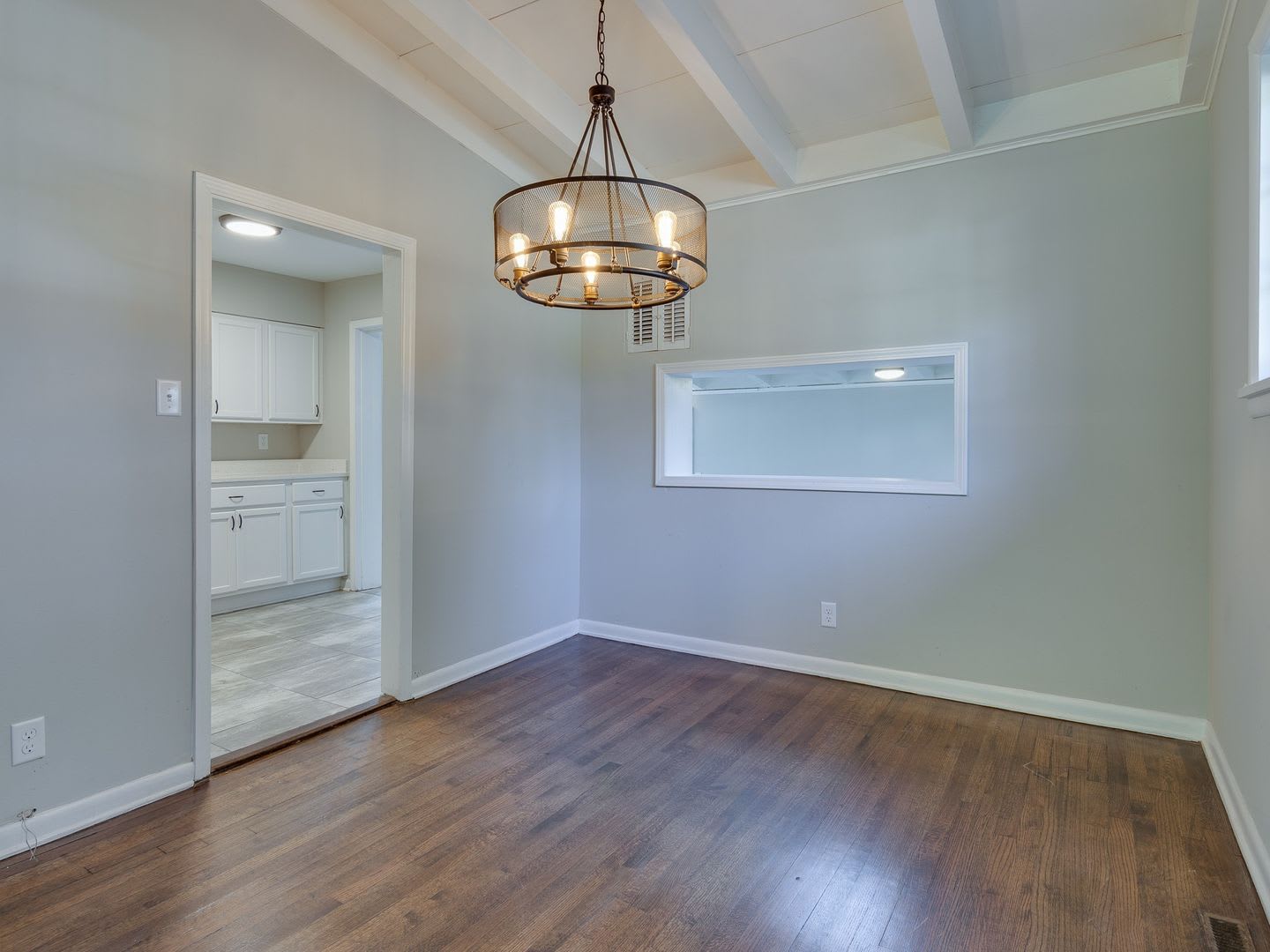 Beautifully Renovated 3BR/2B Home in Great Location!! – photo 5