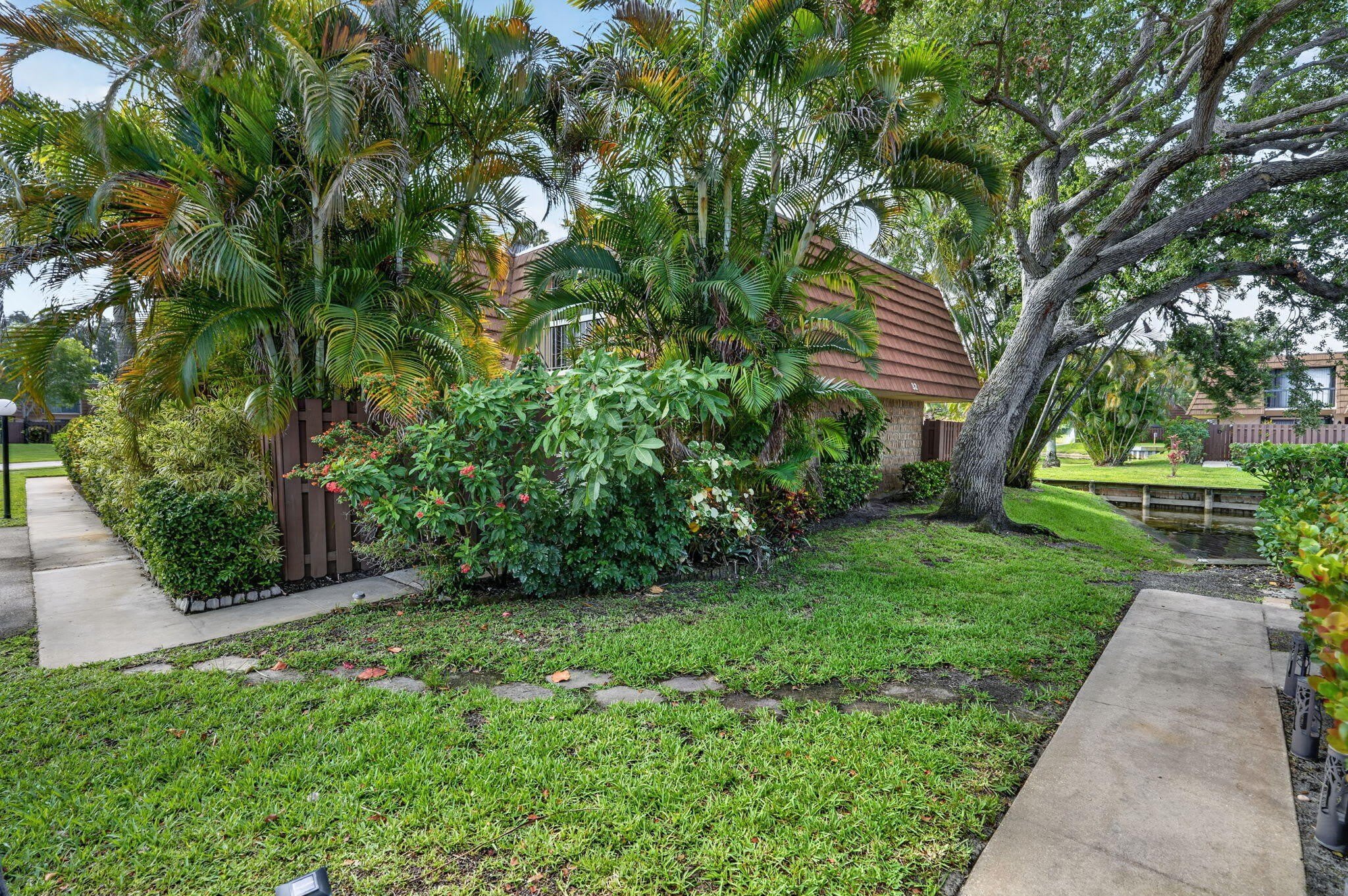 825 Center Street – photo 3