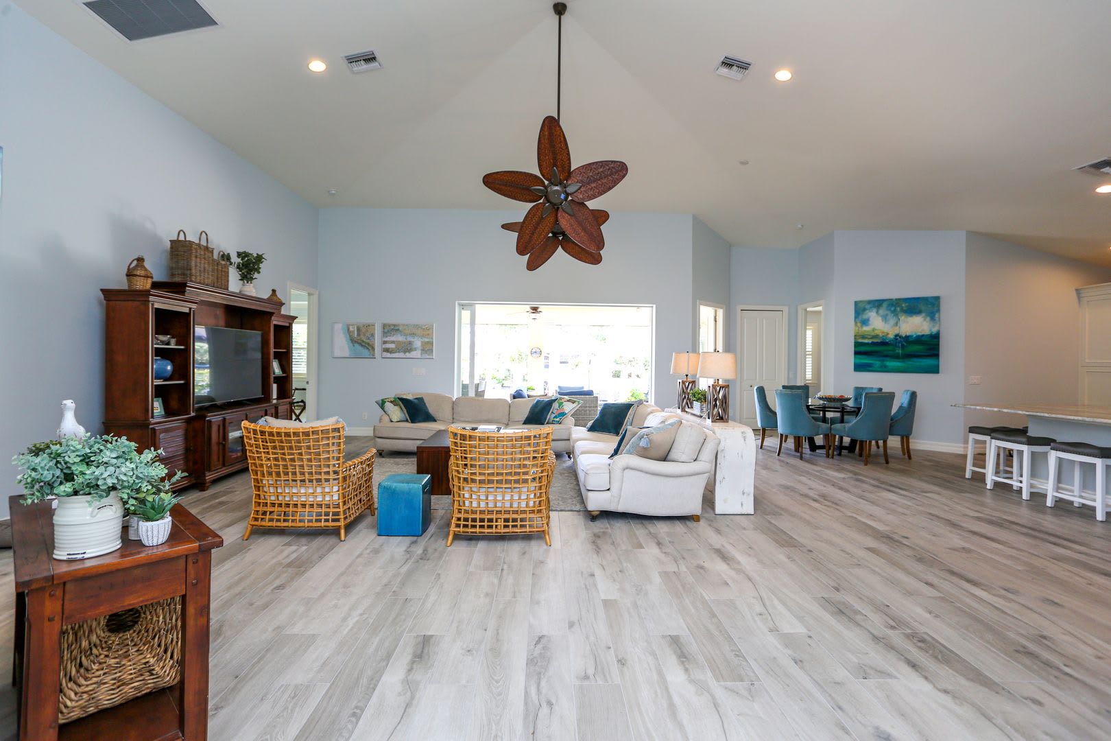 ***STUNNING POOL HOME***4BEDS / 4BATHS***GOLDEN SHORES***FURNISHED SEASONAL RENTAL*** – photo 4
