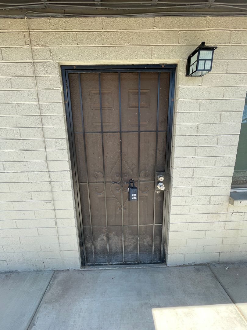 READY TO TOUR NOW! 2 Bedroom, 1 Bath Nice Apartment – photo 3