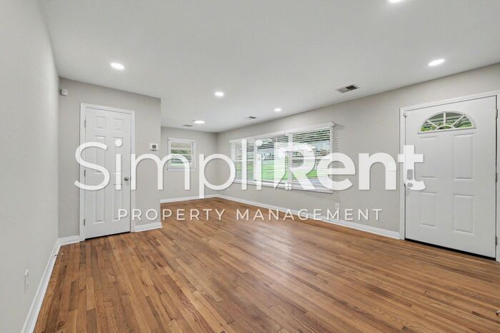 1727 McKenzie Drive – photo 4