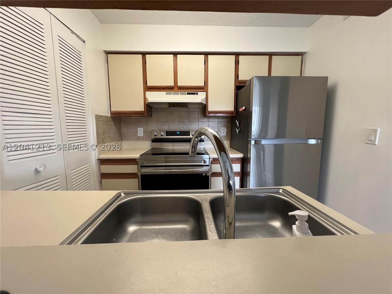 1227 SW 46th Ave – photo 5