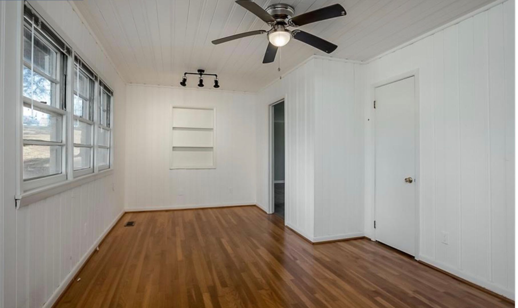 3 bedroom, 2 bath – photo 3