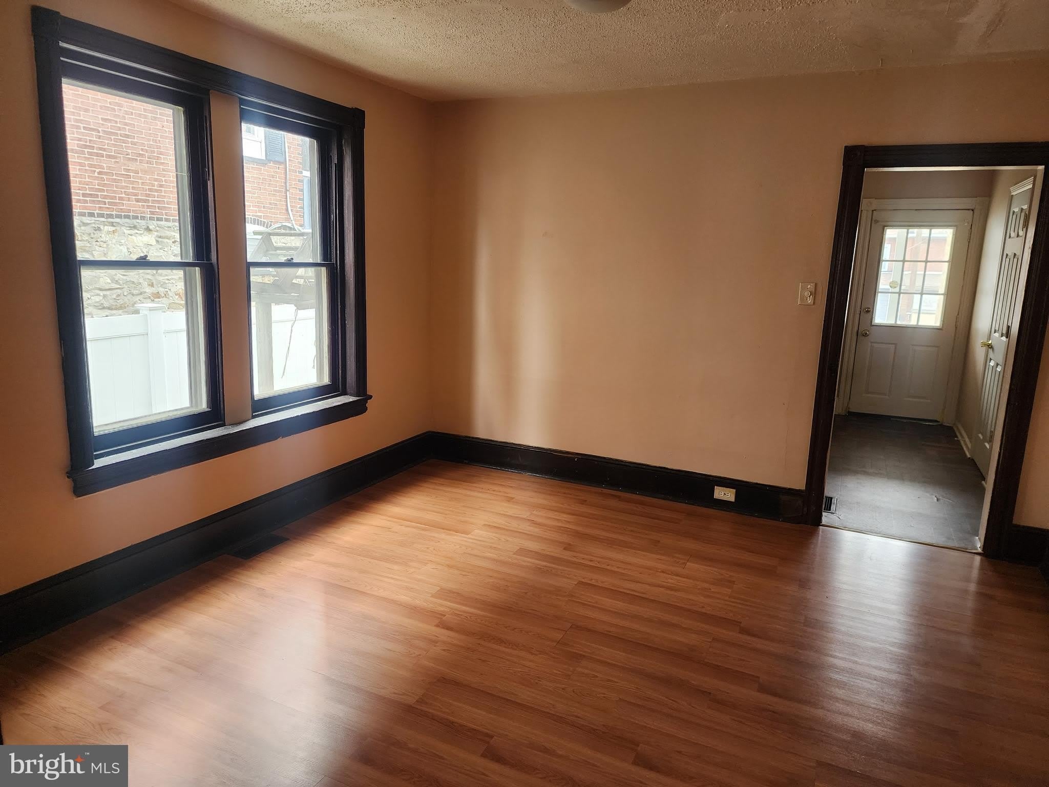 118 S 6TH Avenue – photo 3