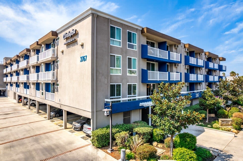 Clarington Apartments – photo 1