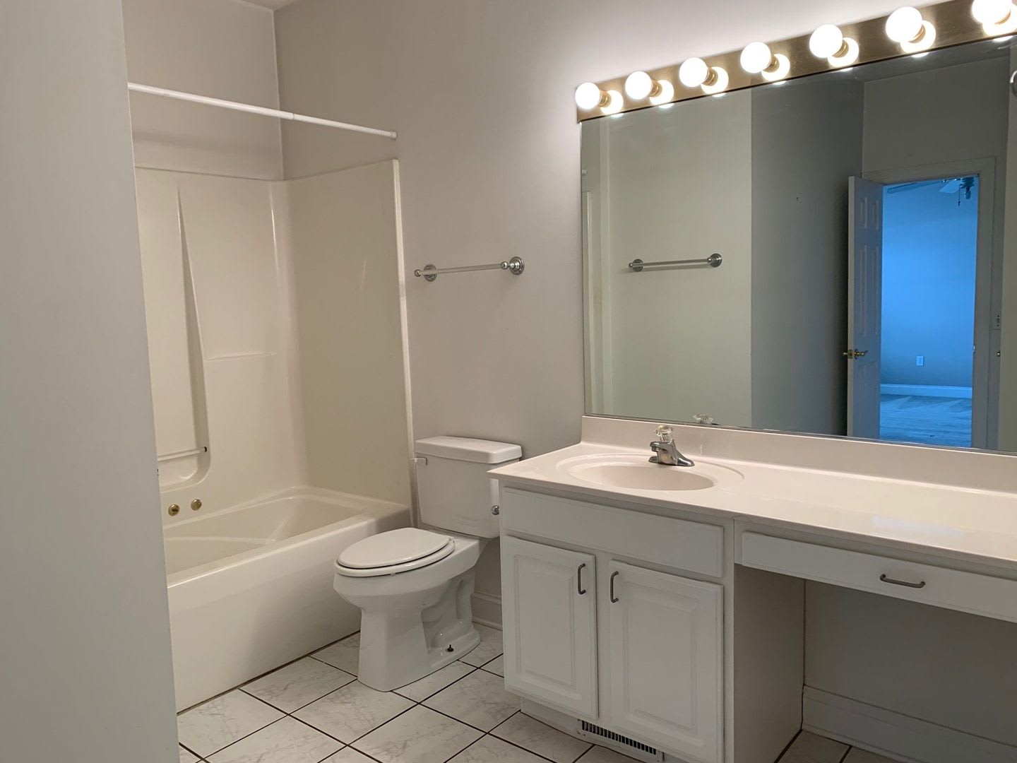 3 Bedroom 2.5 Bath End Unit Townhouse – photo 5