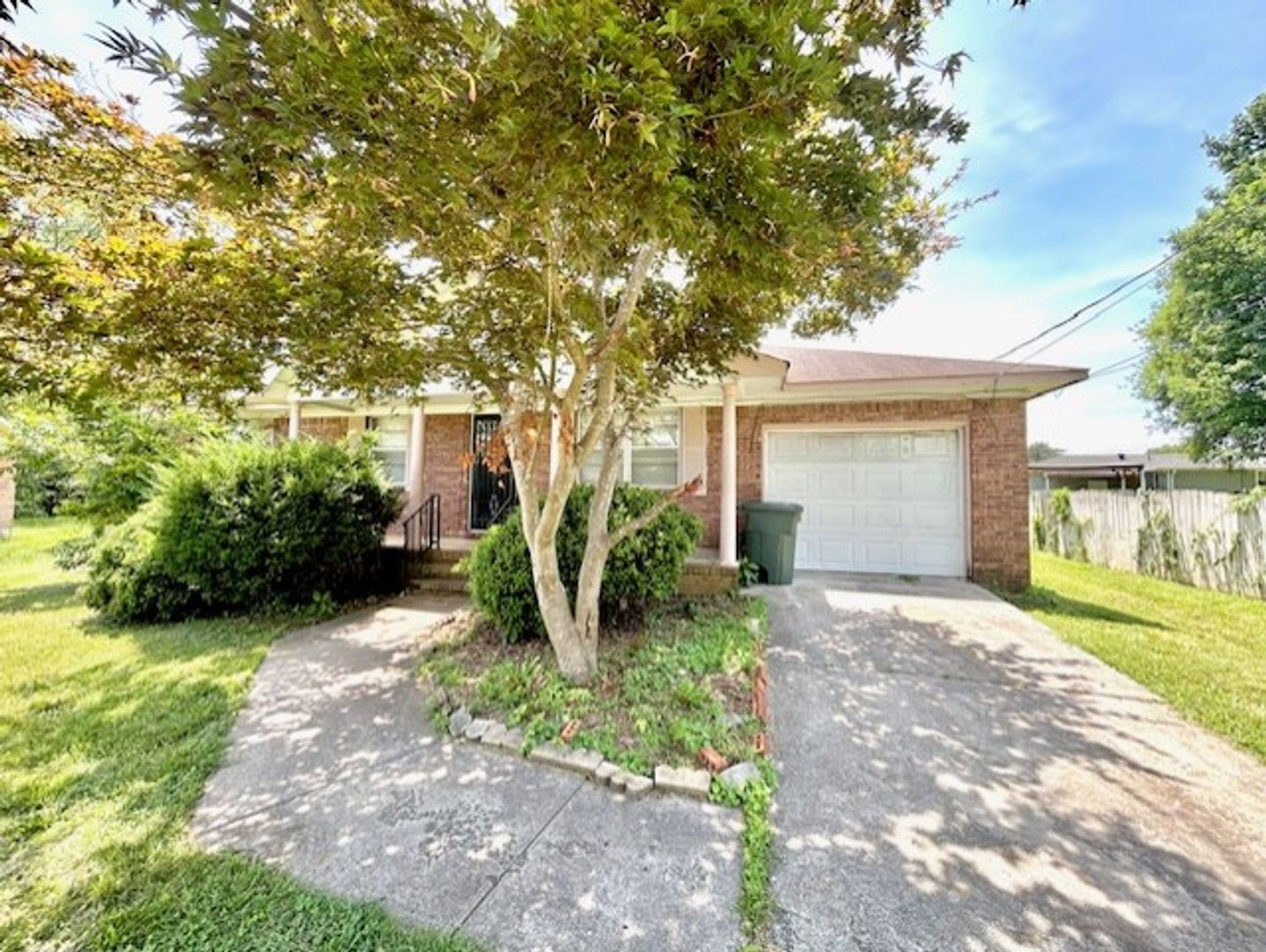 Available soon-6/9/26. Charming single-story home in the heart of Huntsville! – photo 1