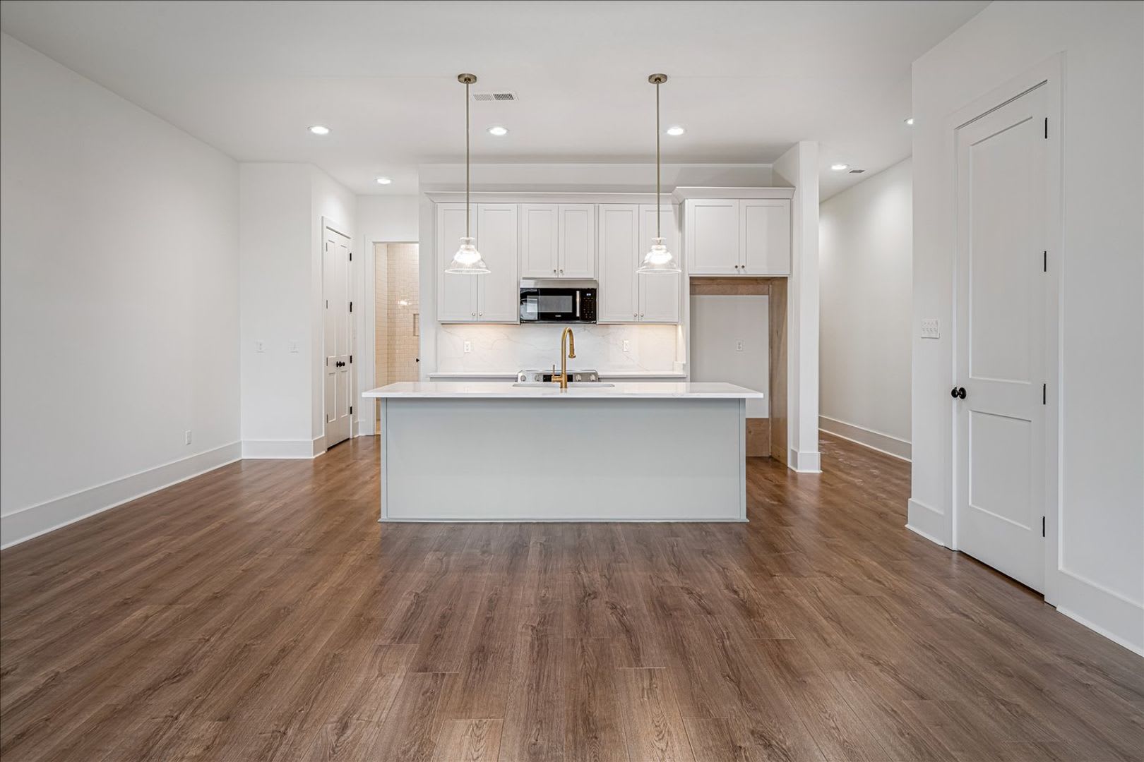 Brand New Luxury Townhome – photo 4