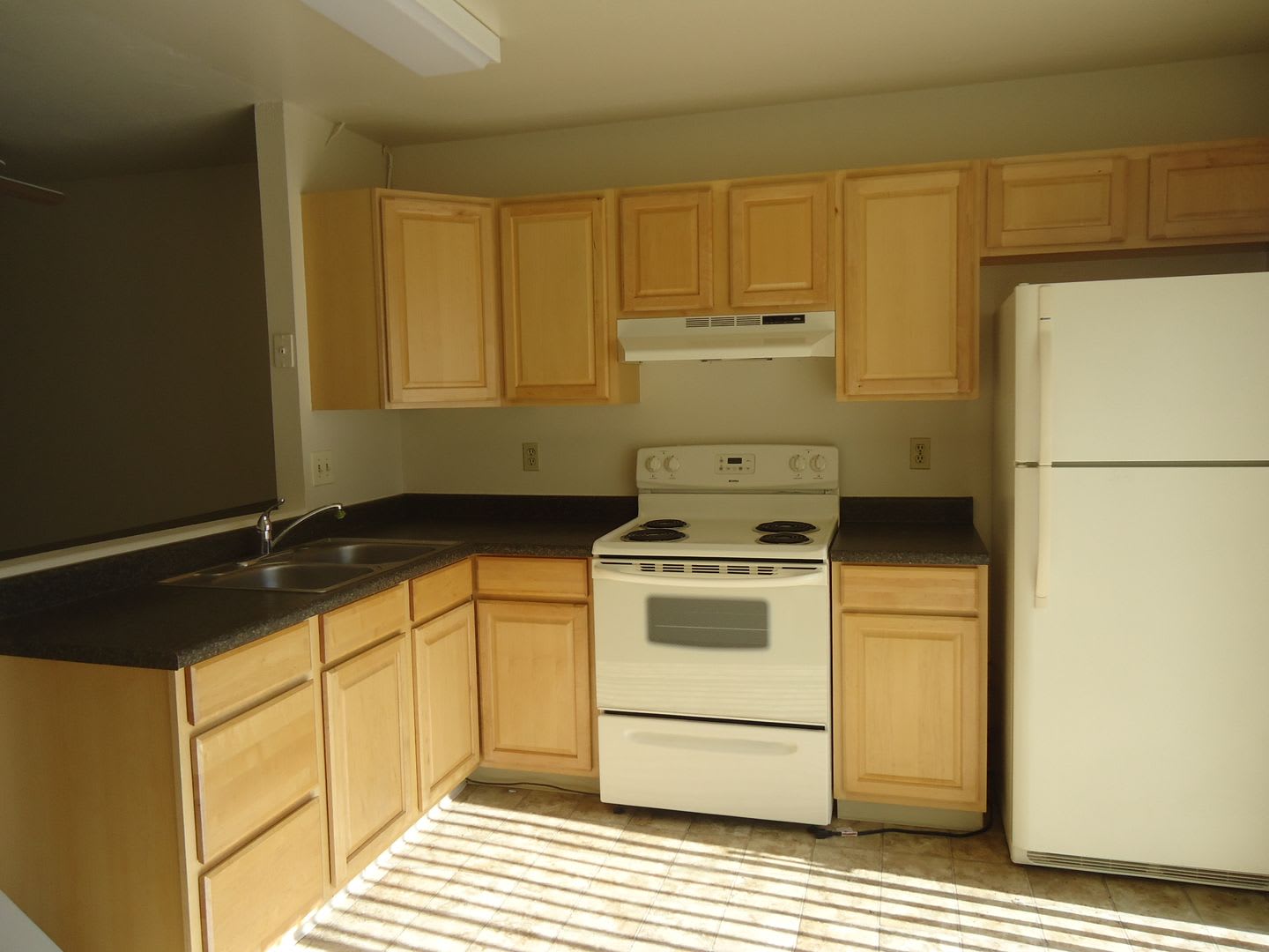 Updated 2BR/1BA 2 Story Townhome in Park Like setting in Santee – photo 4