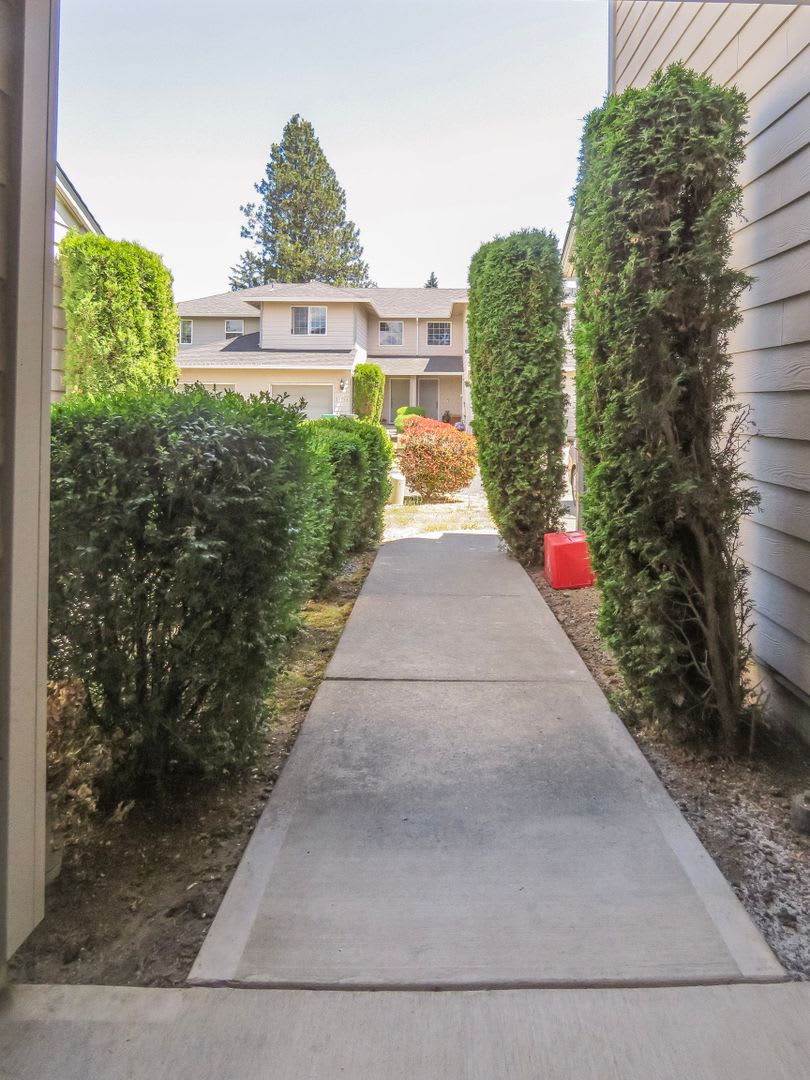Updated Interior! Spacious 2 Bedroom 2.5 Bath Town home close to Intel and Nike – photo 4