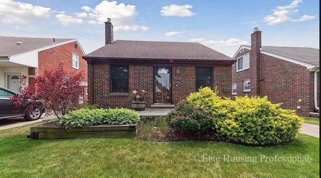 2212 Burger Street – photo 1