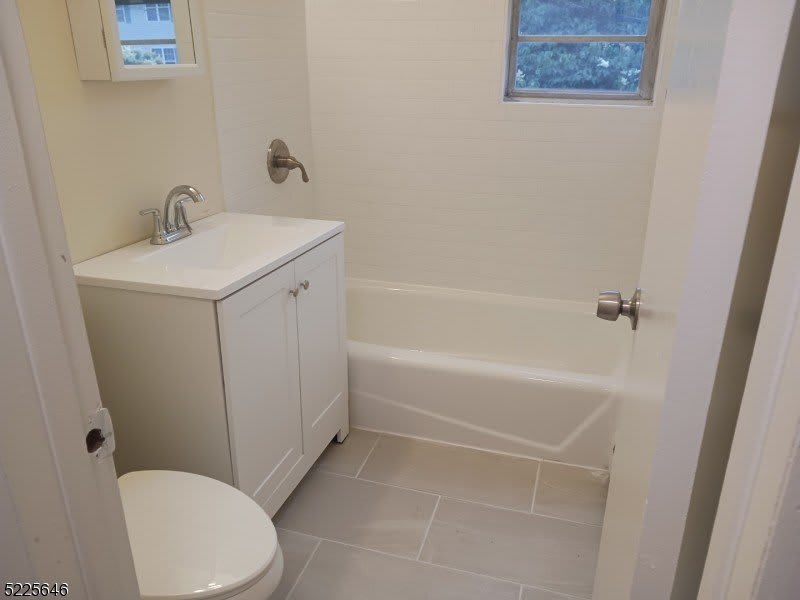 48 Gates Ave – photo 5