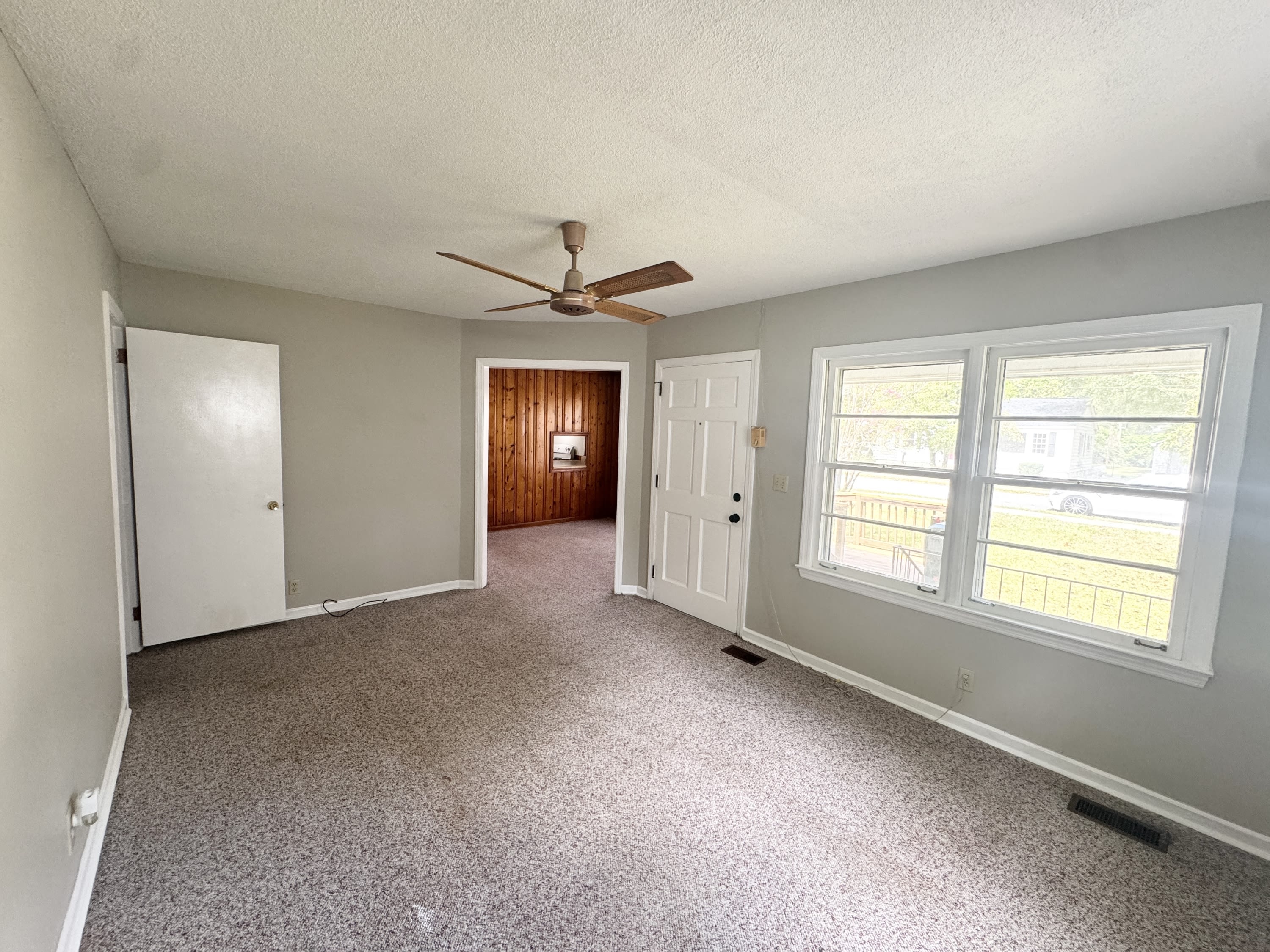 221 Shirley Drive – photo 3