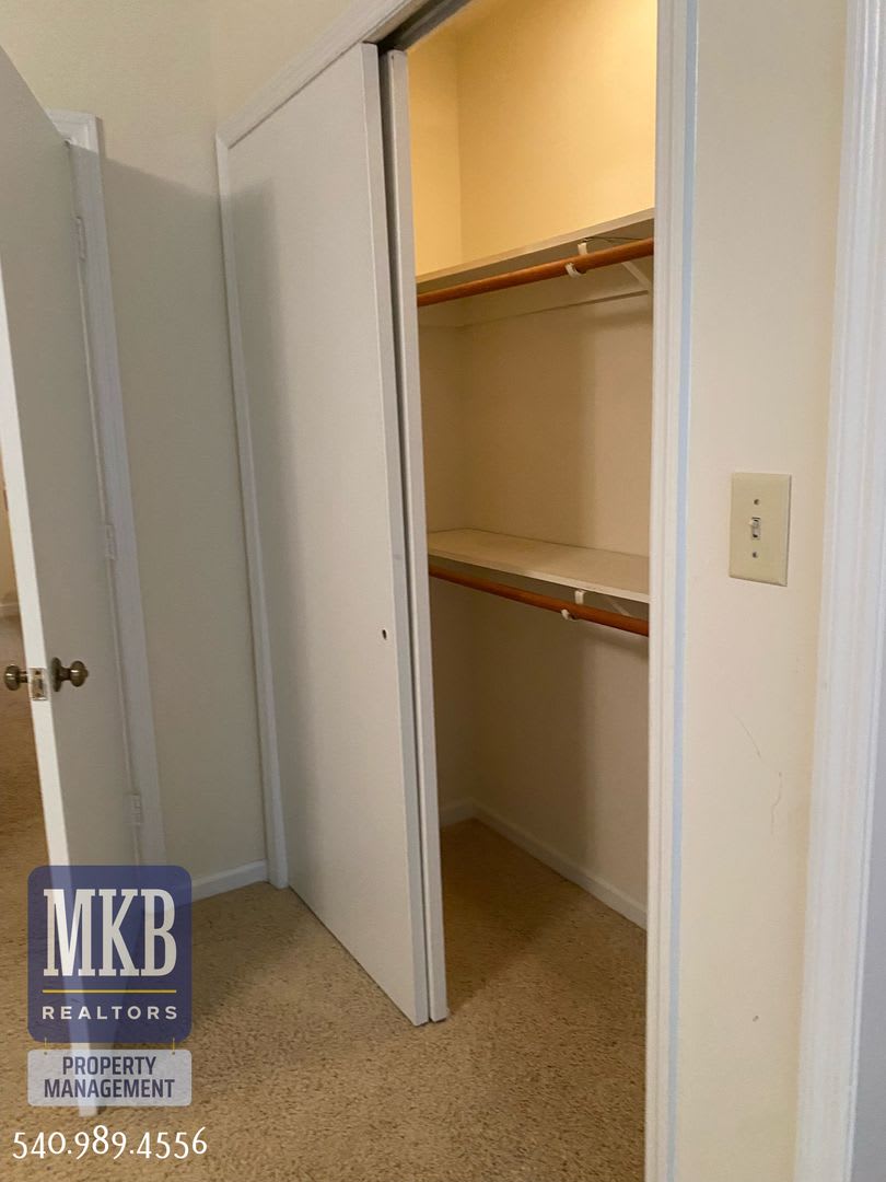 Stonehenge Townhome Recently Updated End Unit 3 Level Living – photo 5