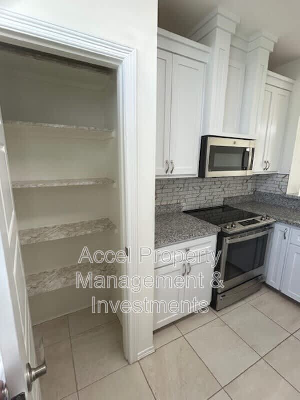2325 N Peking Street – photo 4