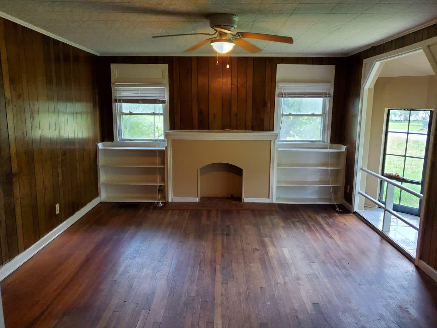 5331 Fairfax Ave – photo 2