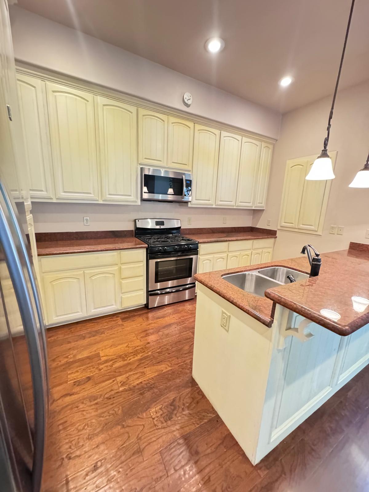 421 Cottonwood Avenue – photo 4